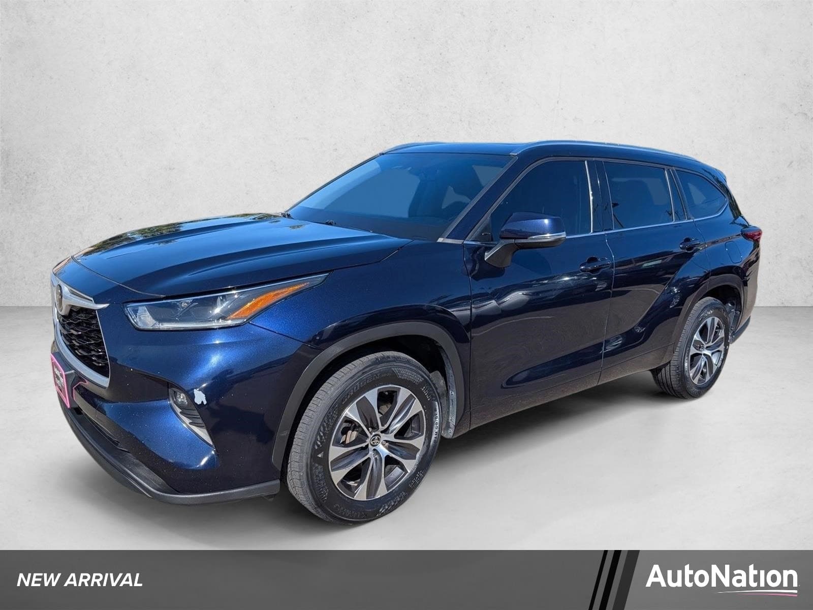 2021 Toyota Highlander XLE — photo 1 of 24