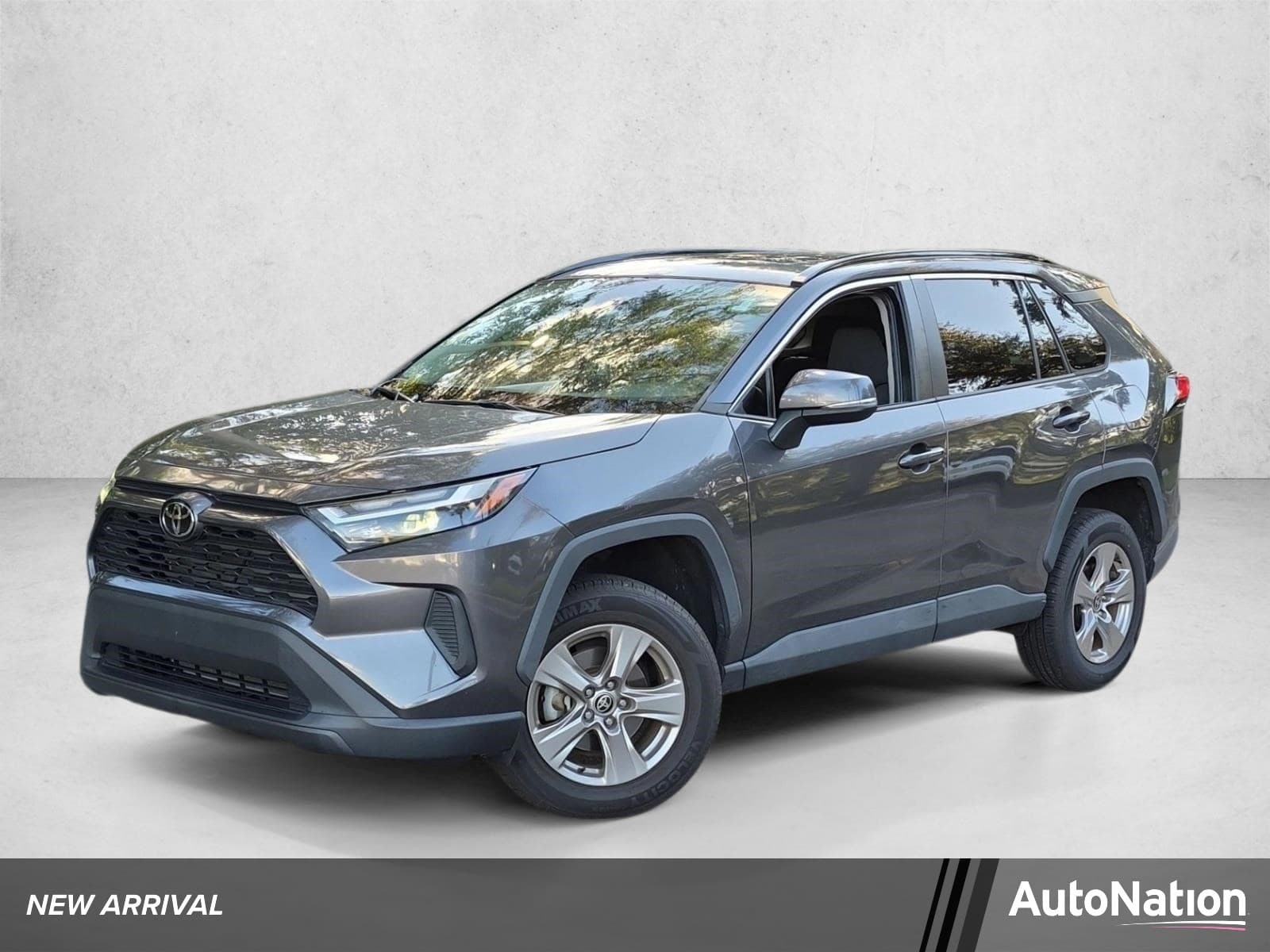 2022 Toyota RAV4 XLE — photo 1 of 15