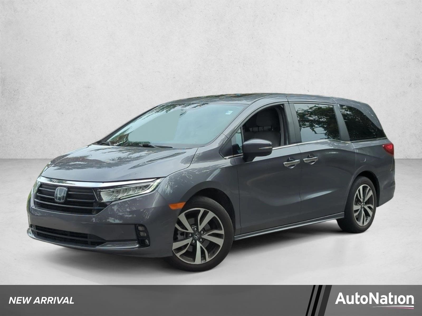 2024 Honda Odyssey Touring — photo 1 of 15