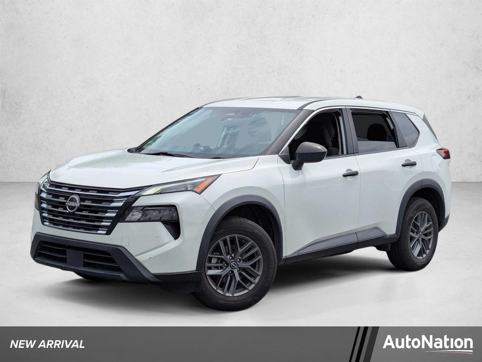 2024 Nissan Rogue S — photo 1 of 15