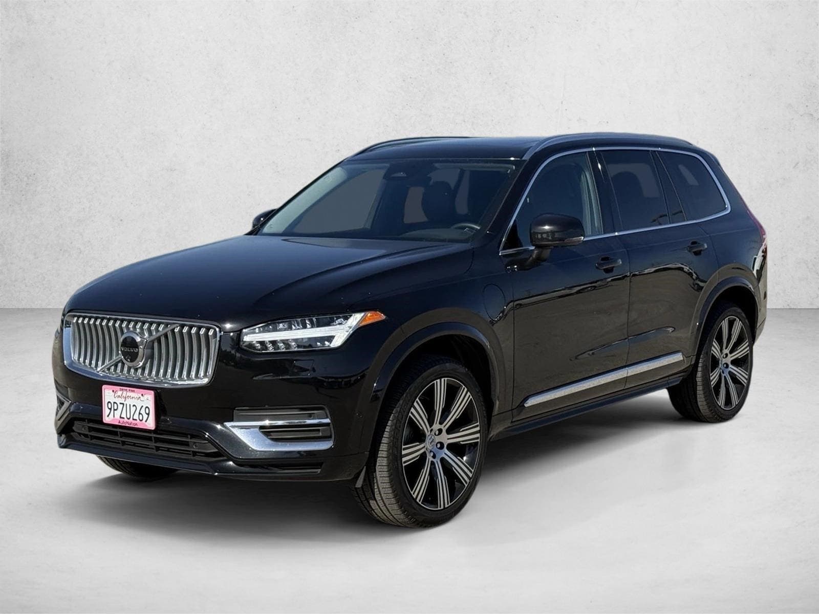 2025 Volvo XC90 Plug-In Hybrid Plus — photo 1 of 18