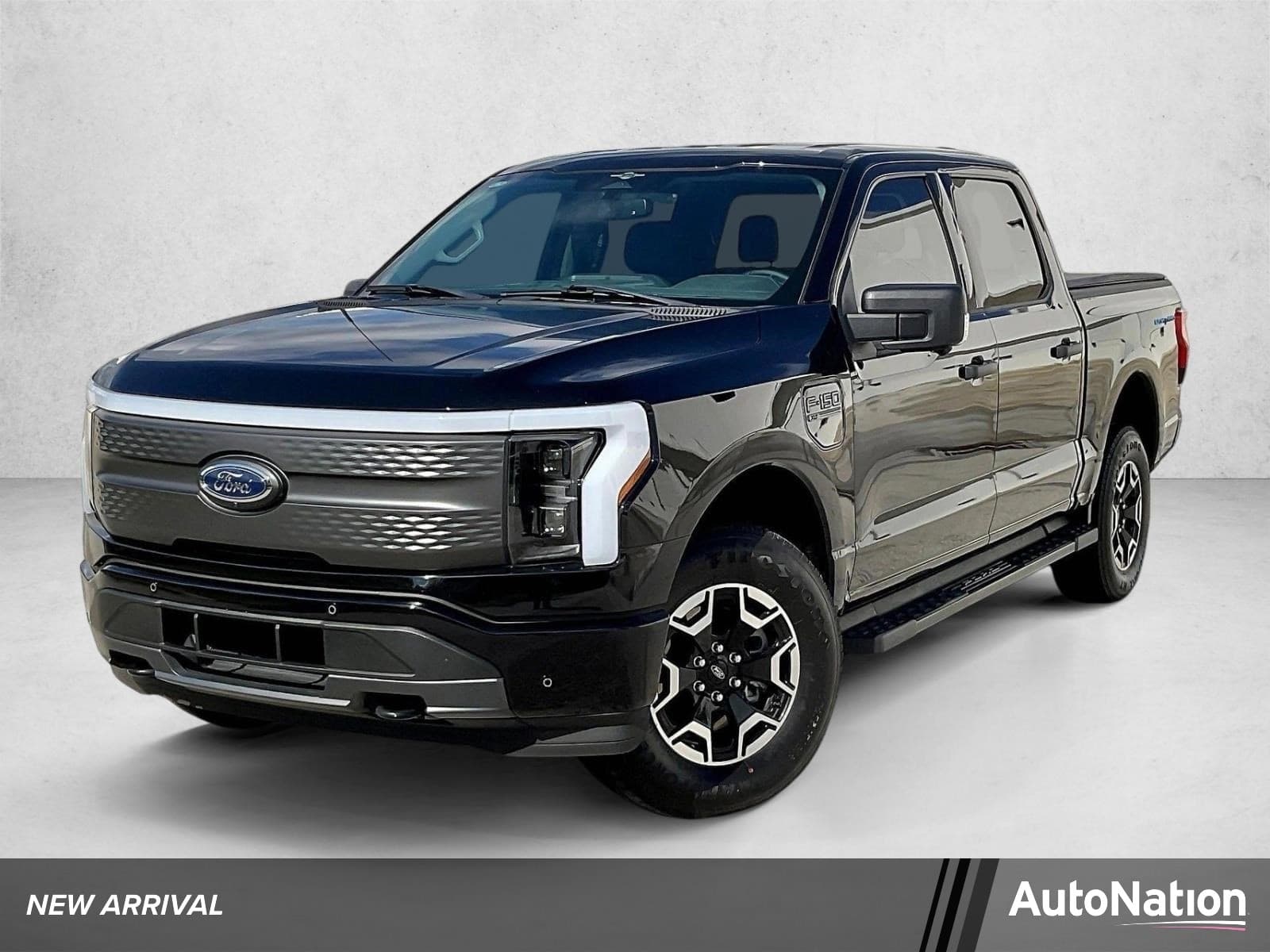2023 Ford F-150 Lightning XLT — photo 1 of 30