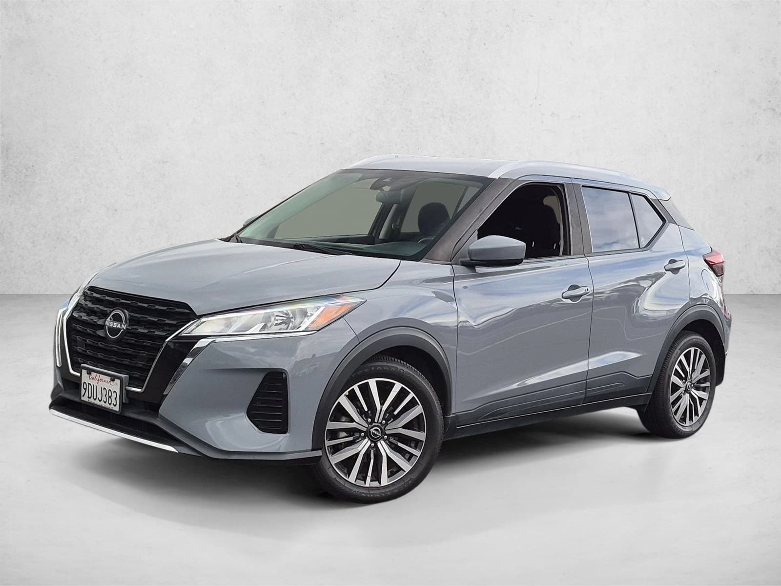 2023 Nissan Kicks SV — photo 1 of 15