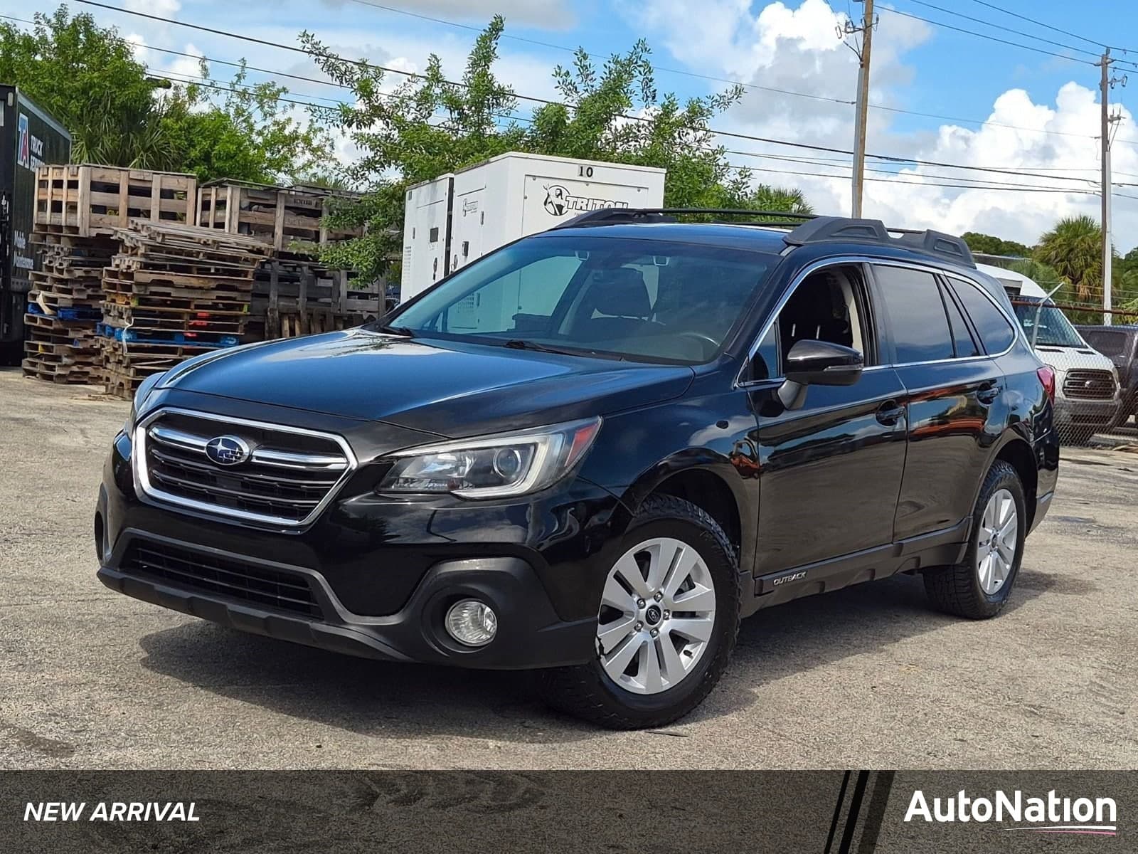 2018 Subaru Outback Premium — photo 1 of 22