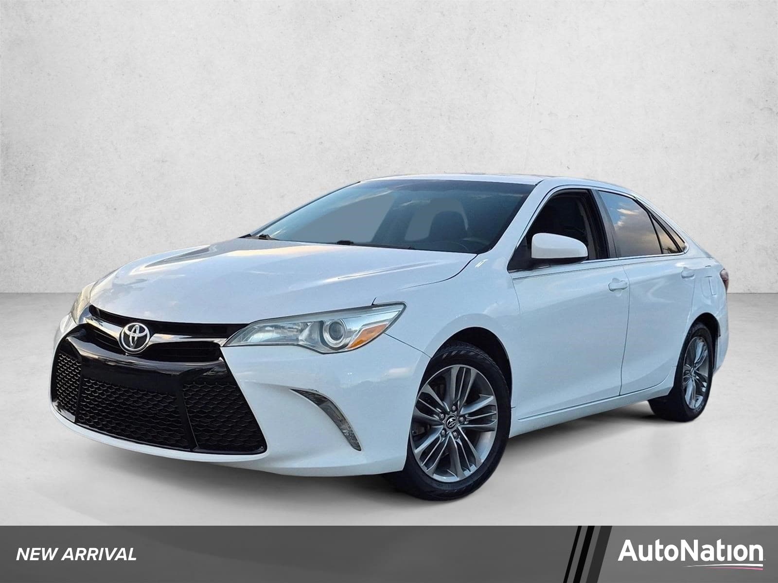 2015 Toyota Camry SE — photo 1 of 20