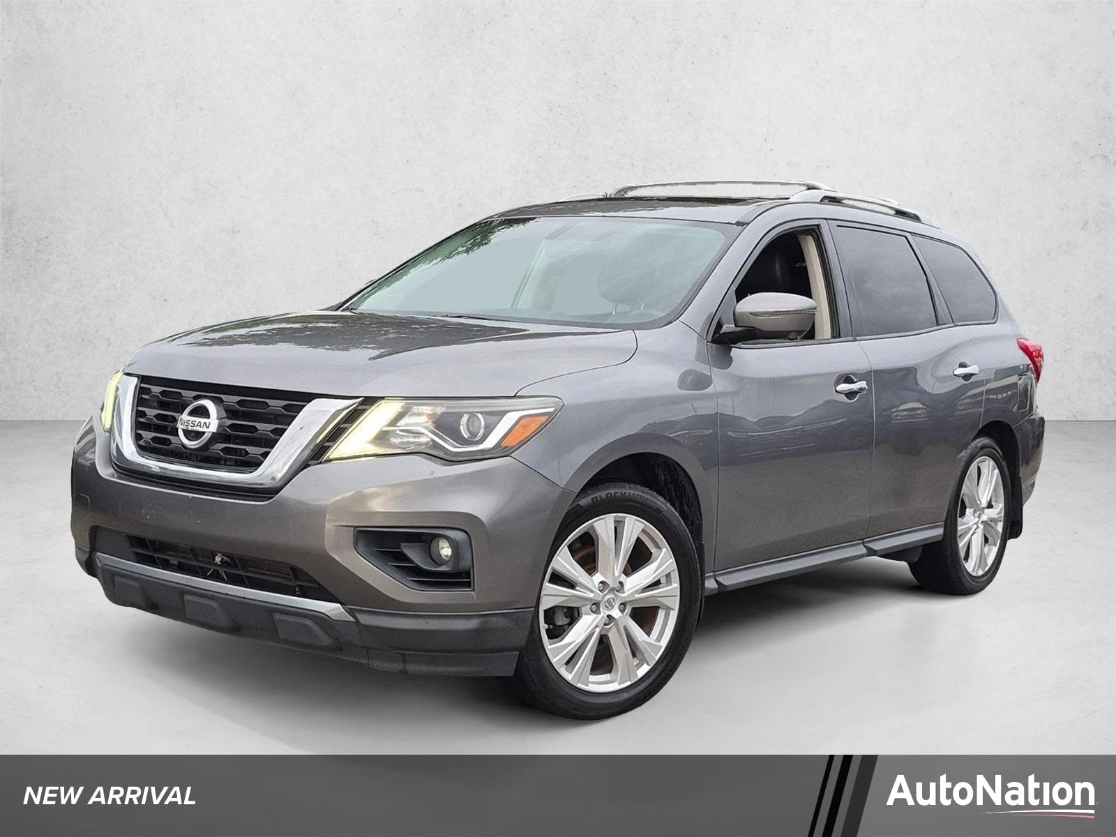 2018 Nissan Pathfinder SL — photo 1 of 24