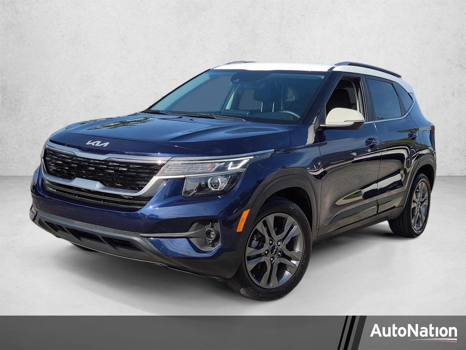 2023 Kia Seltos S — photo 1 of 24