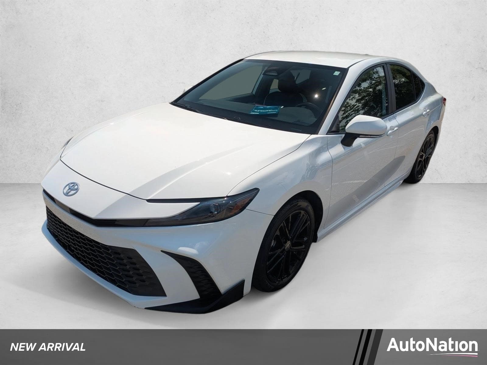 2025 Toyota Camry SE — photo 1 of 22