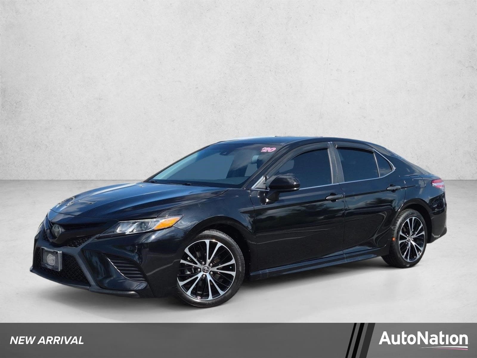2020 Toyota Camry SE — photo 1 of 21