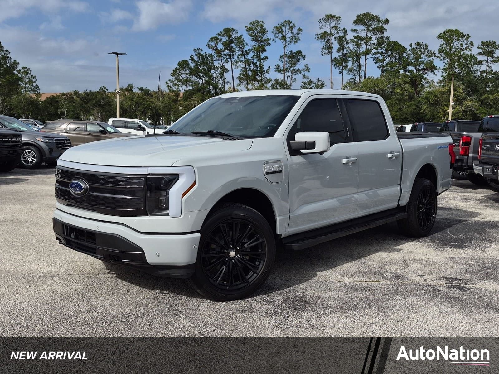2023 Ford F-150 Lightning Platinum — photo 1 of 25