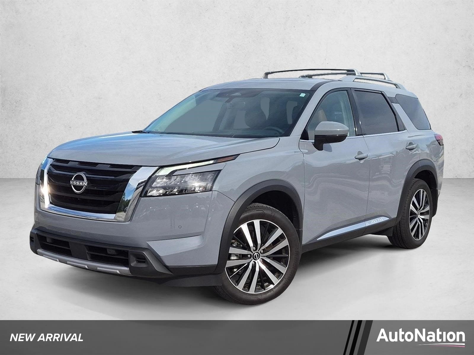 2025 Nissan Pathfinder Platinum — photo 1 of 15