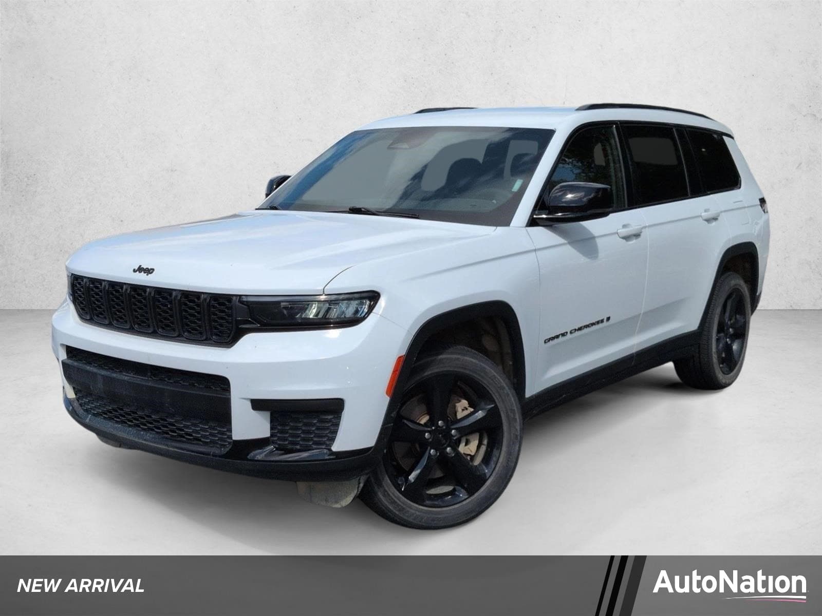2023 Jeep Grand Cherokee Altitude — photo 1 of 20