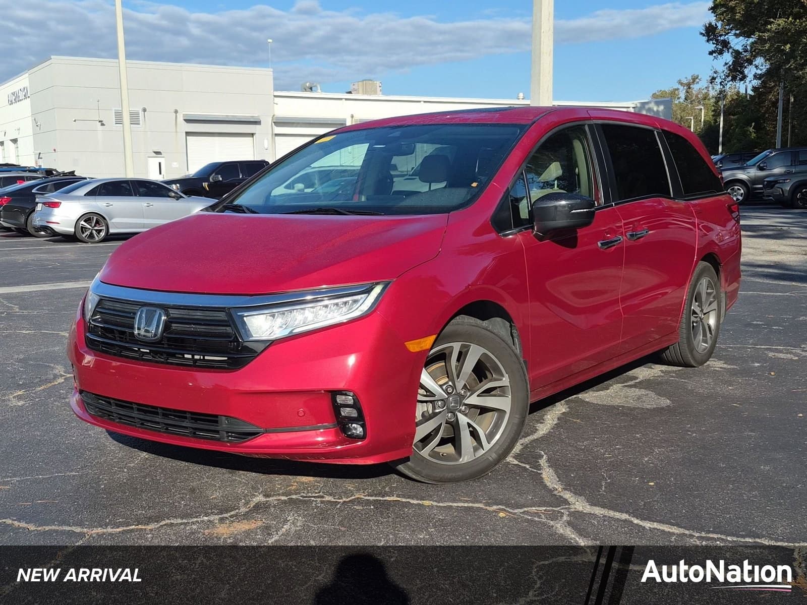 2023 Honda Odyssey Touring — photo 1 of 20
