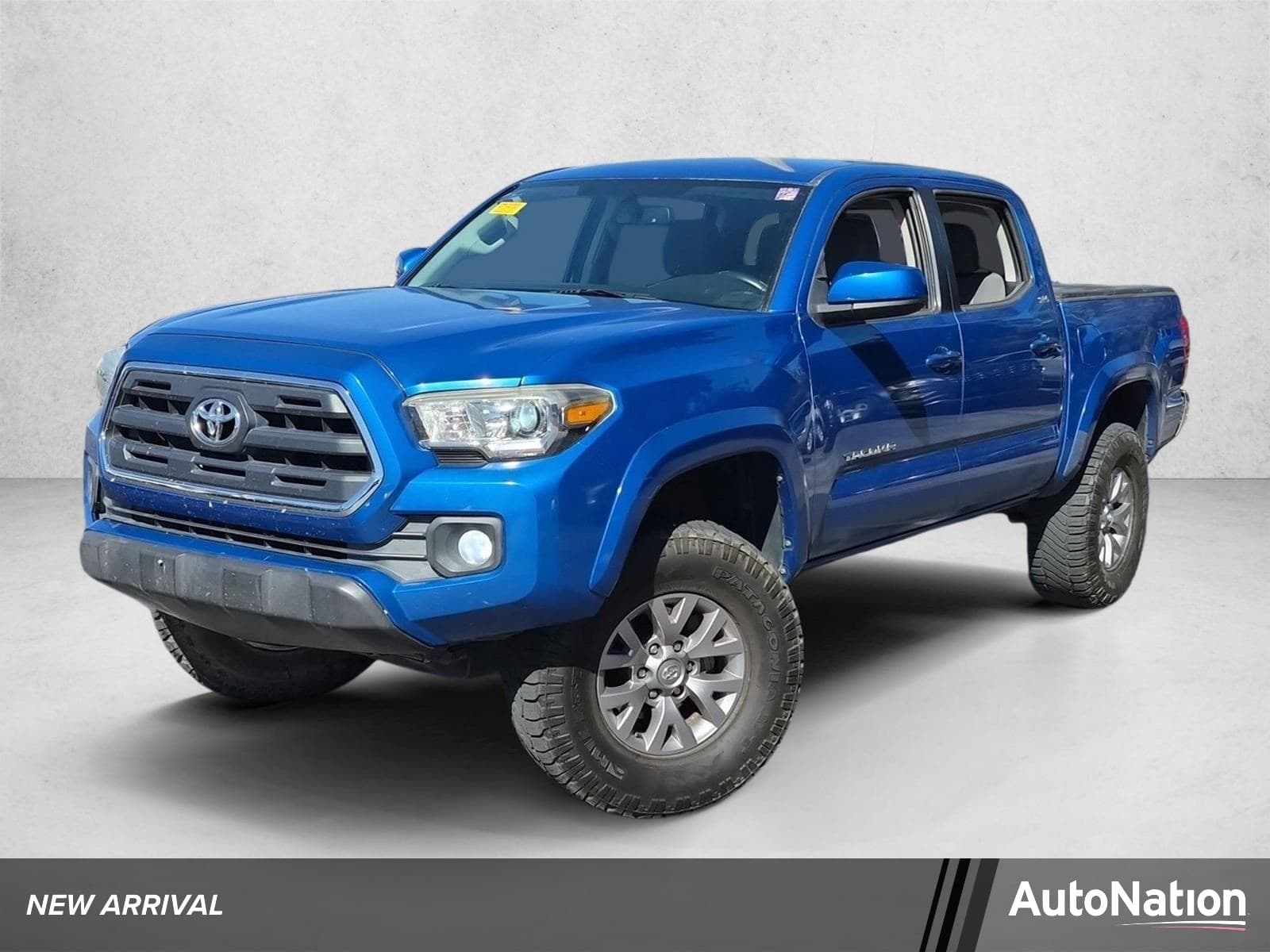 2017 Toyota Tacoma SR5 — photo 1 of 15
