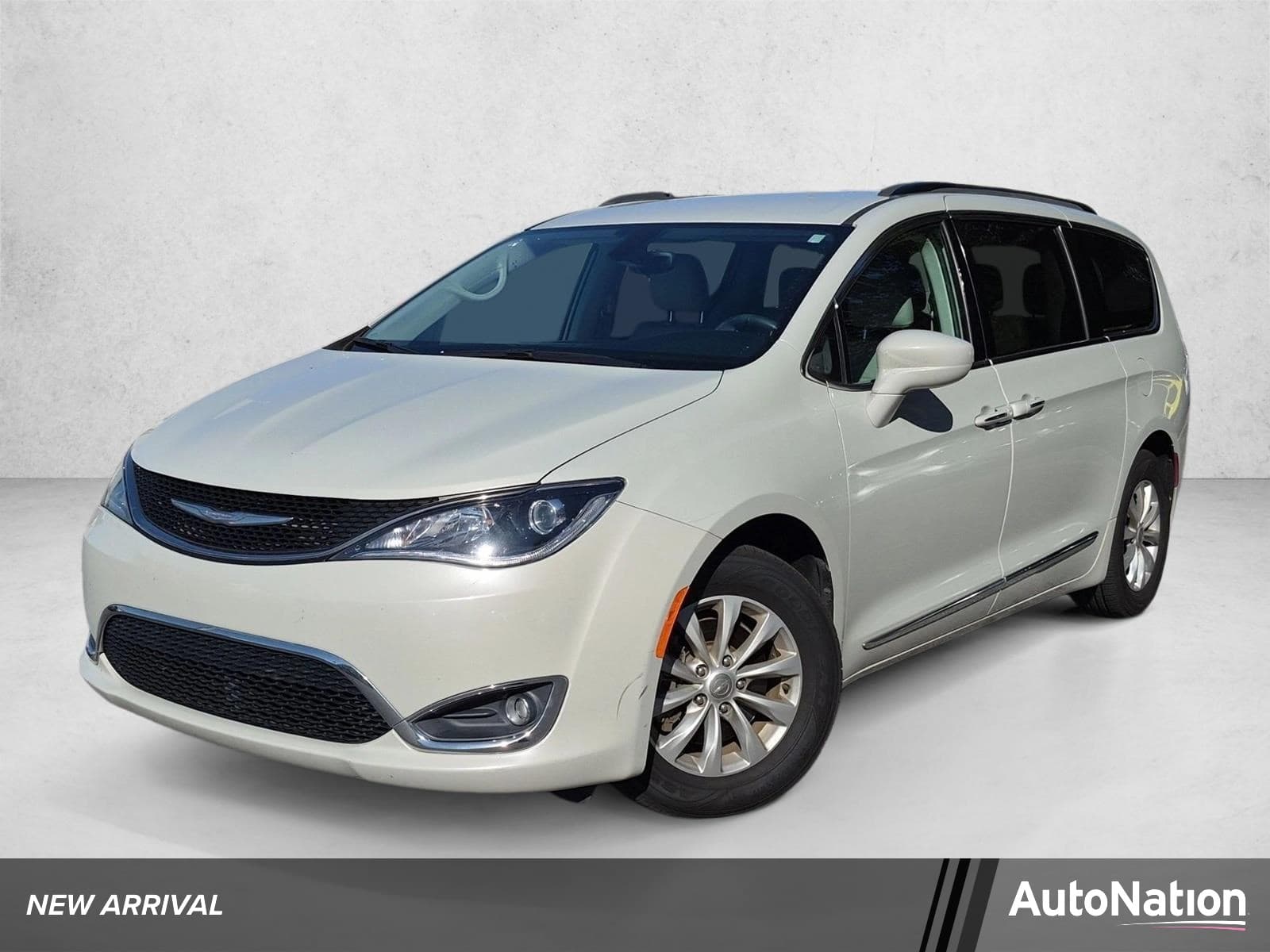 2017 Chrysler Pacifica Touring-L — photo 1 of 20