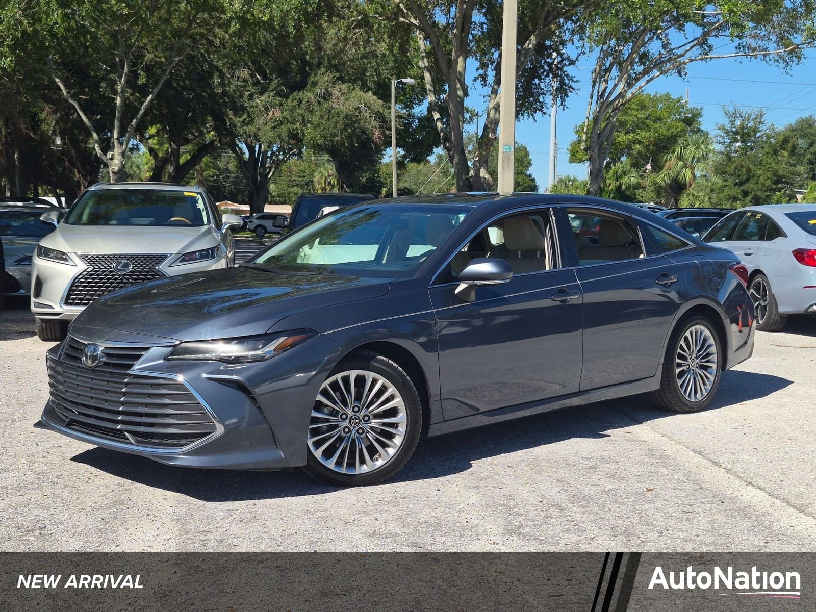 2019 Toyota Avalon Limited — photo 1 of 15