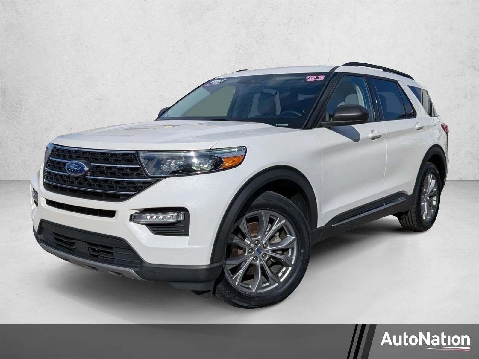 2023 Ford Explorer XLT — photo 1 of 23