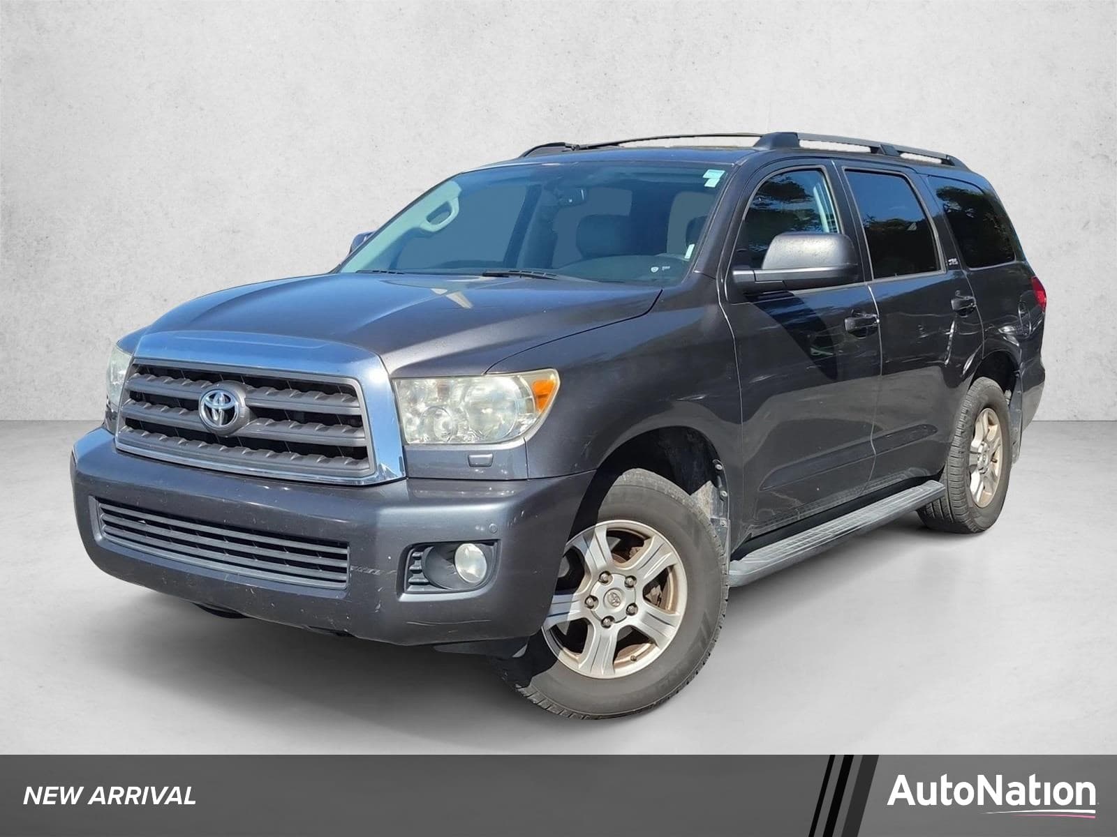 2016 Toyota Sequoia SR5 — photo 1 of 20