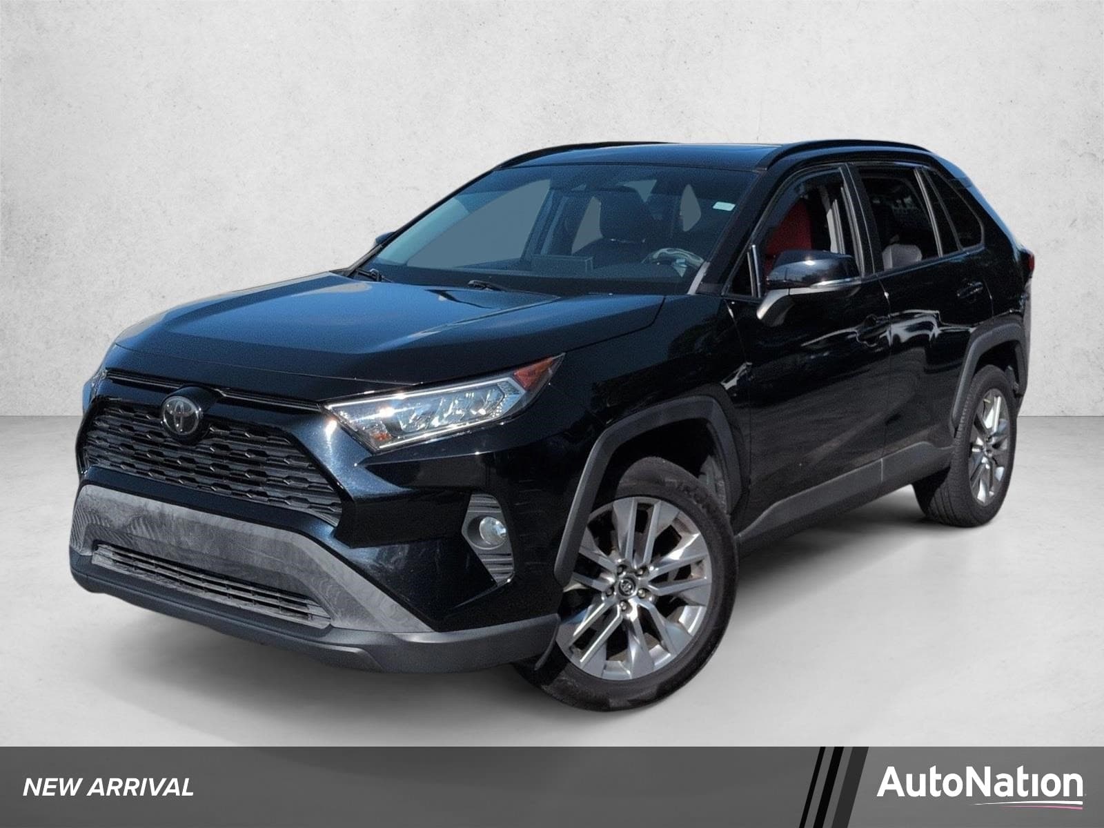 2019 Toyota RAV4 XLE Premium — photo 1 of 19