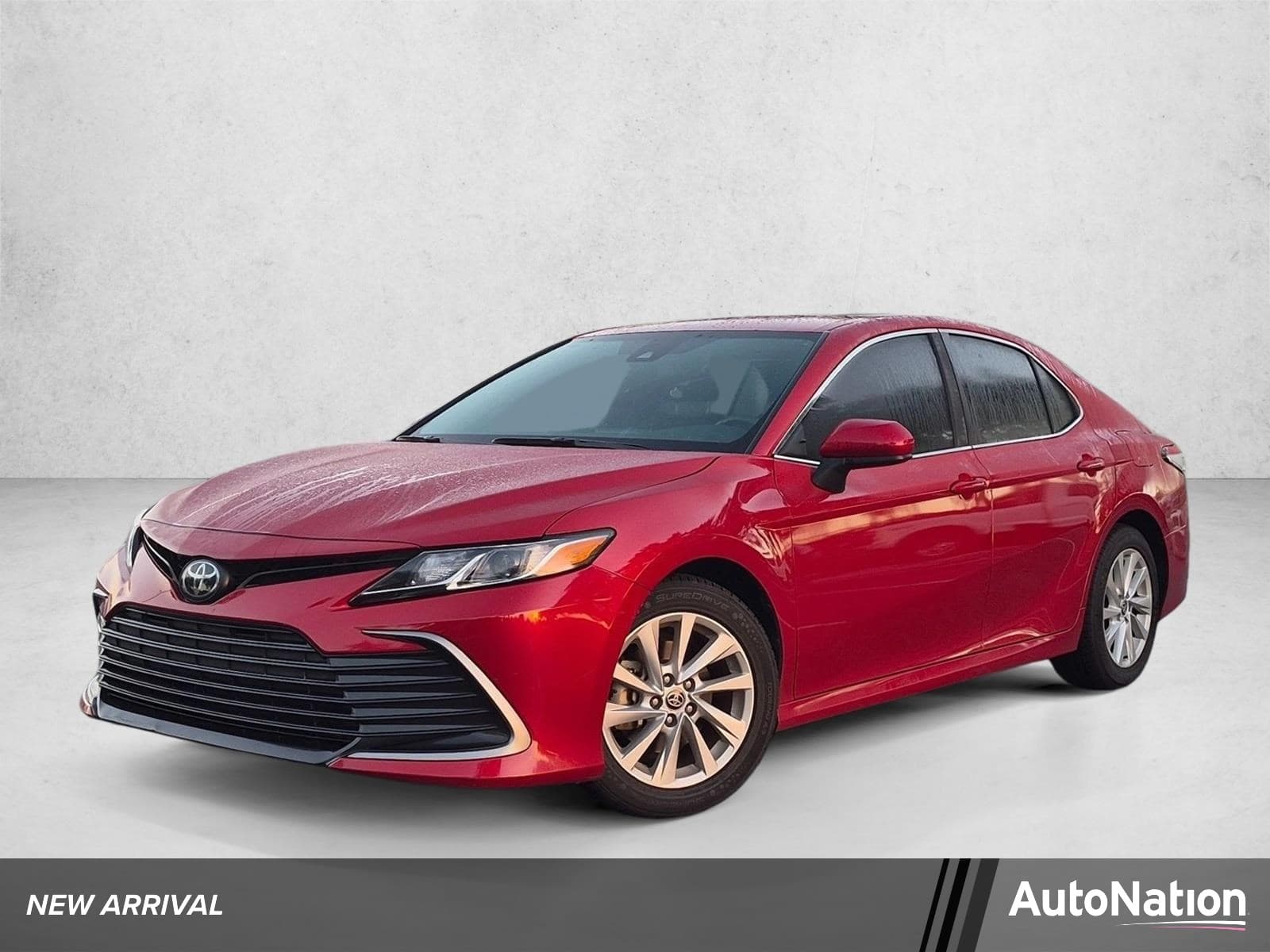 2024 Toyota Camry LE — photo 1 of 15