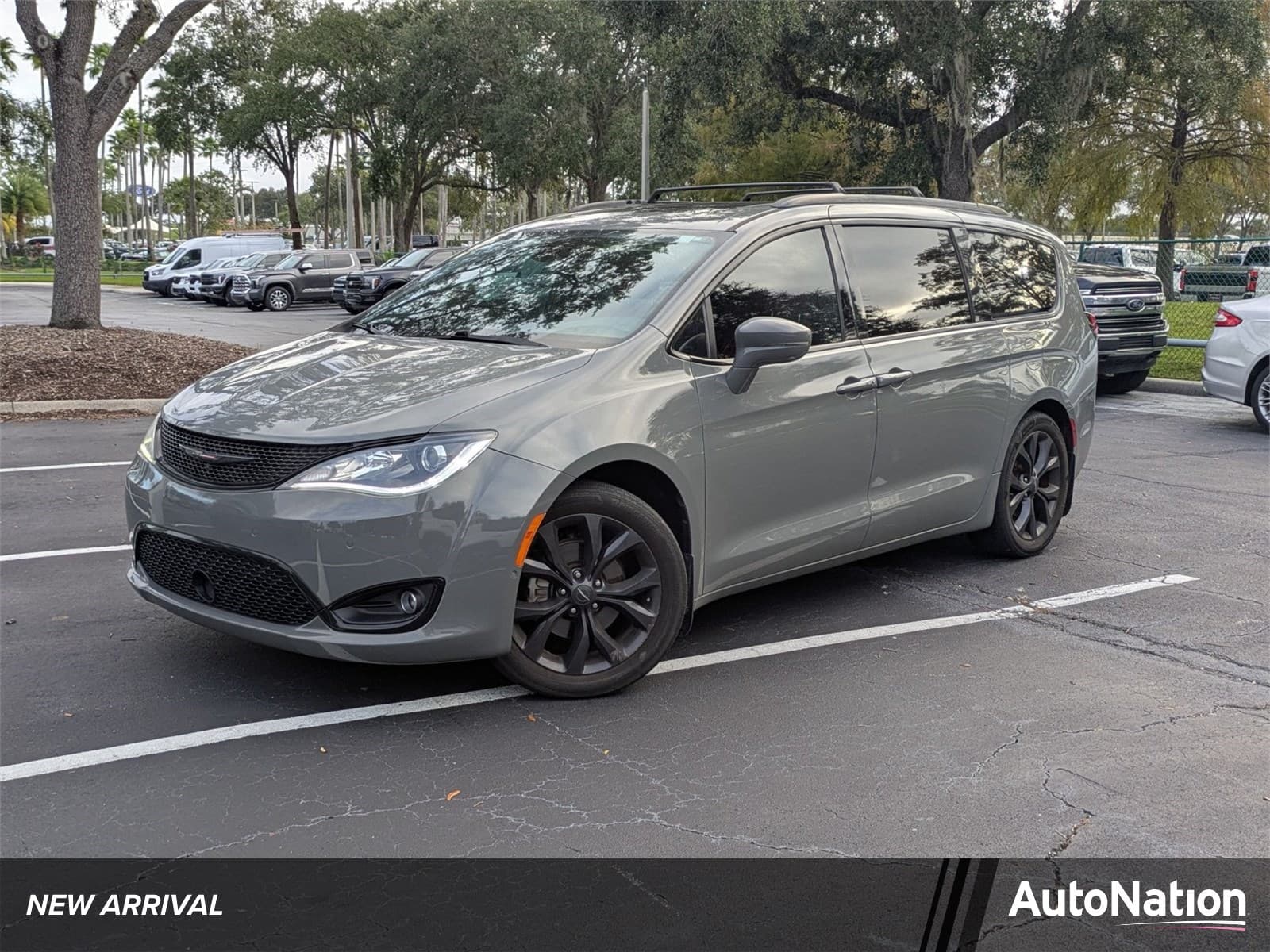 2020 Chrysler Pacifica Red S — photo 1 of 15
