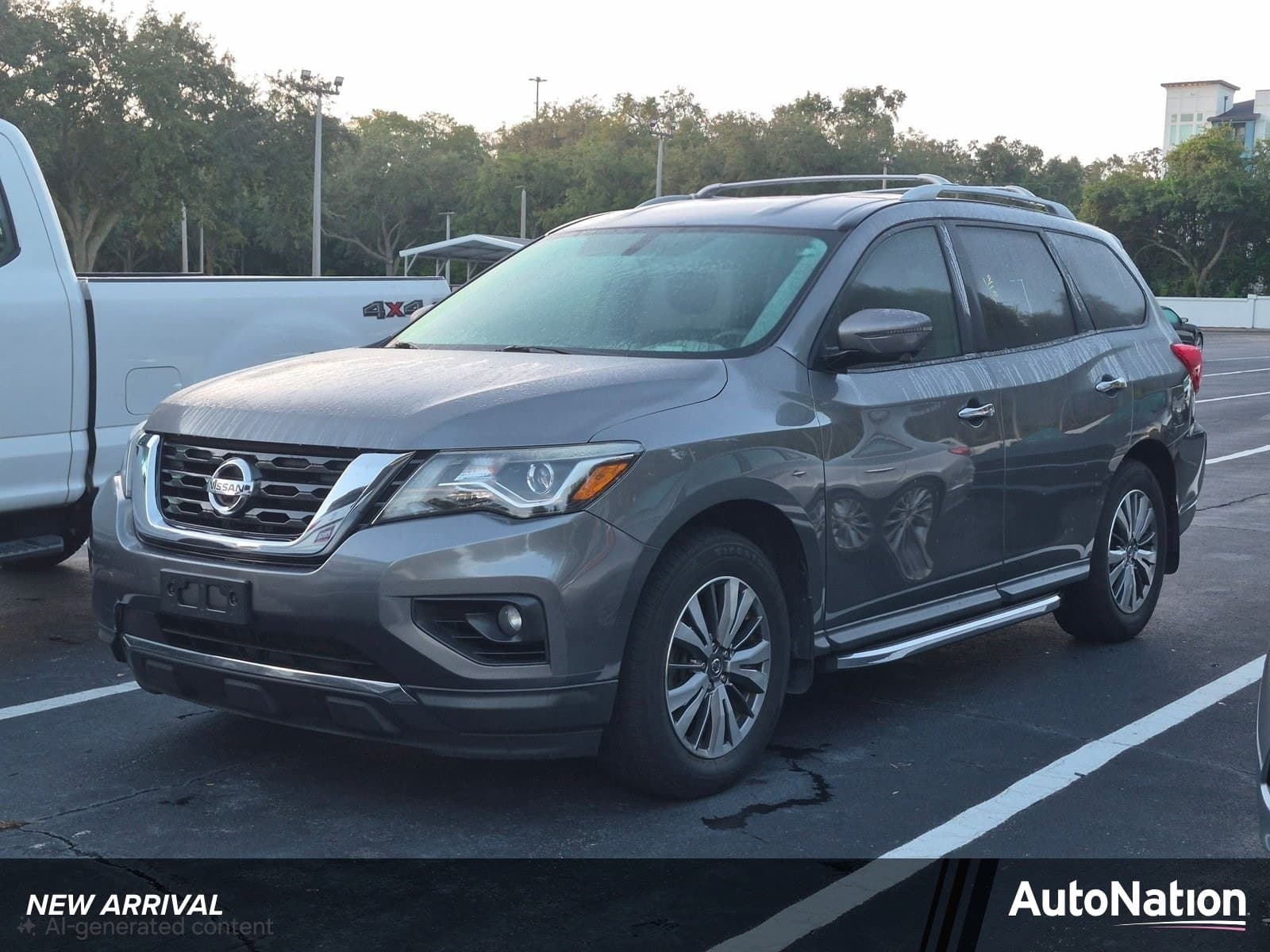 2020 Nissan Pathfinder SL — photo 1 of 15