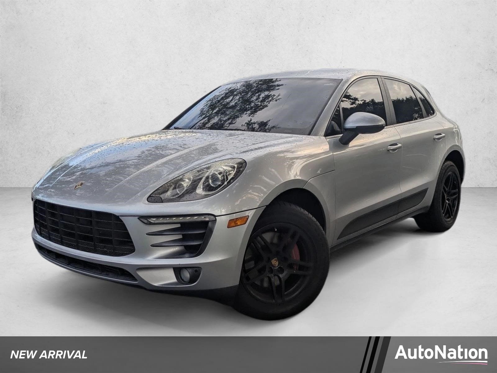 2018 Porsche Macan Base — photo 1 of 15