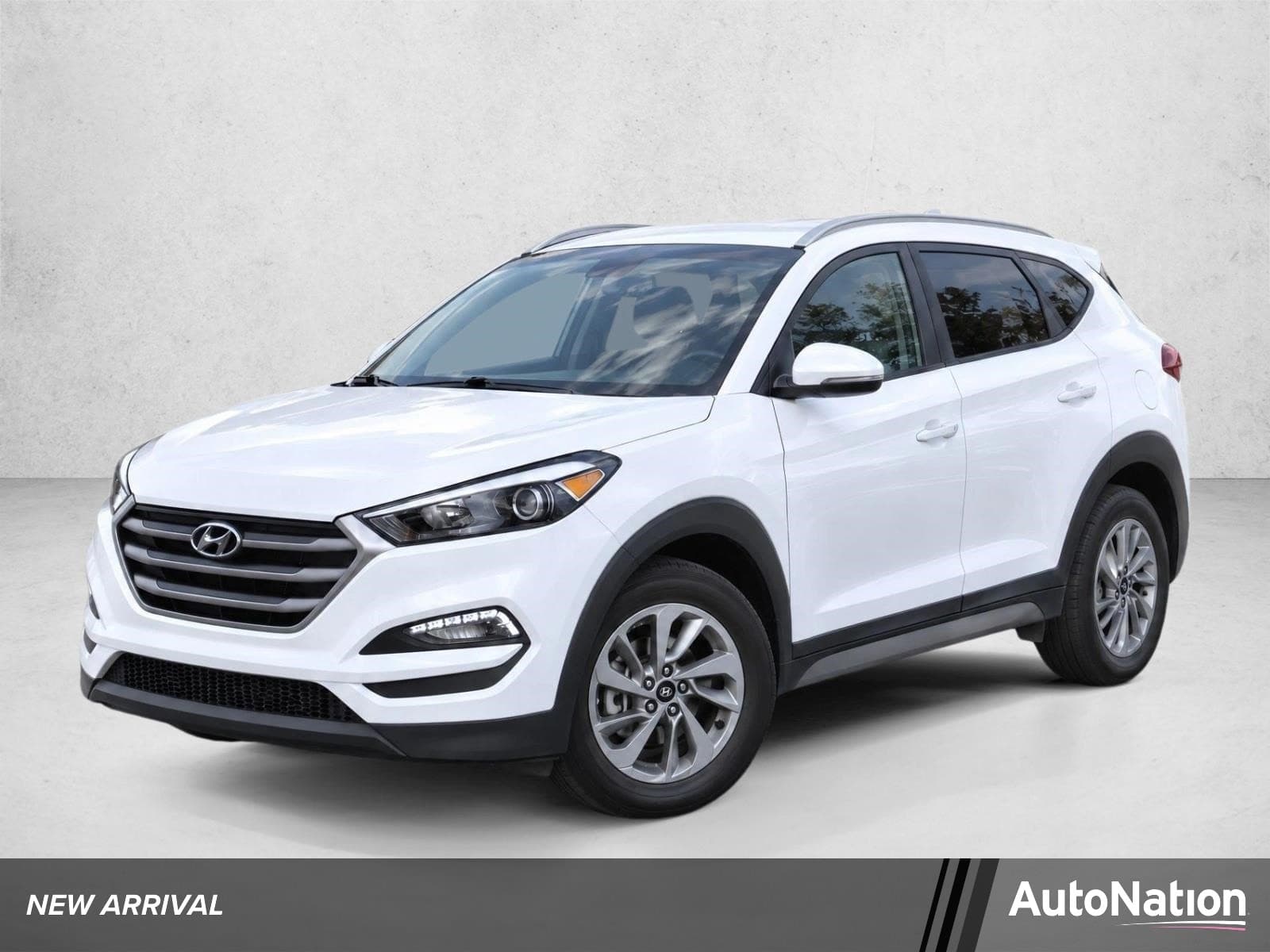 2017 Hyundai Tucson SE Plus — photo 1 of 27