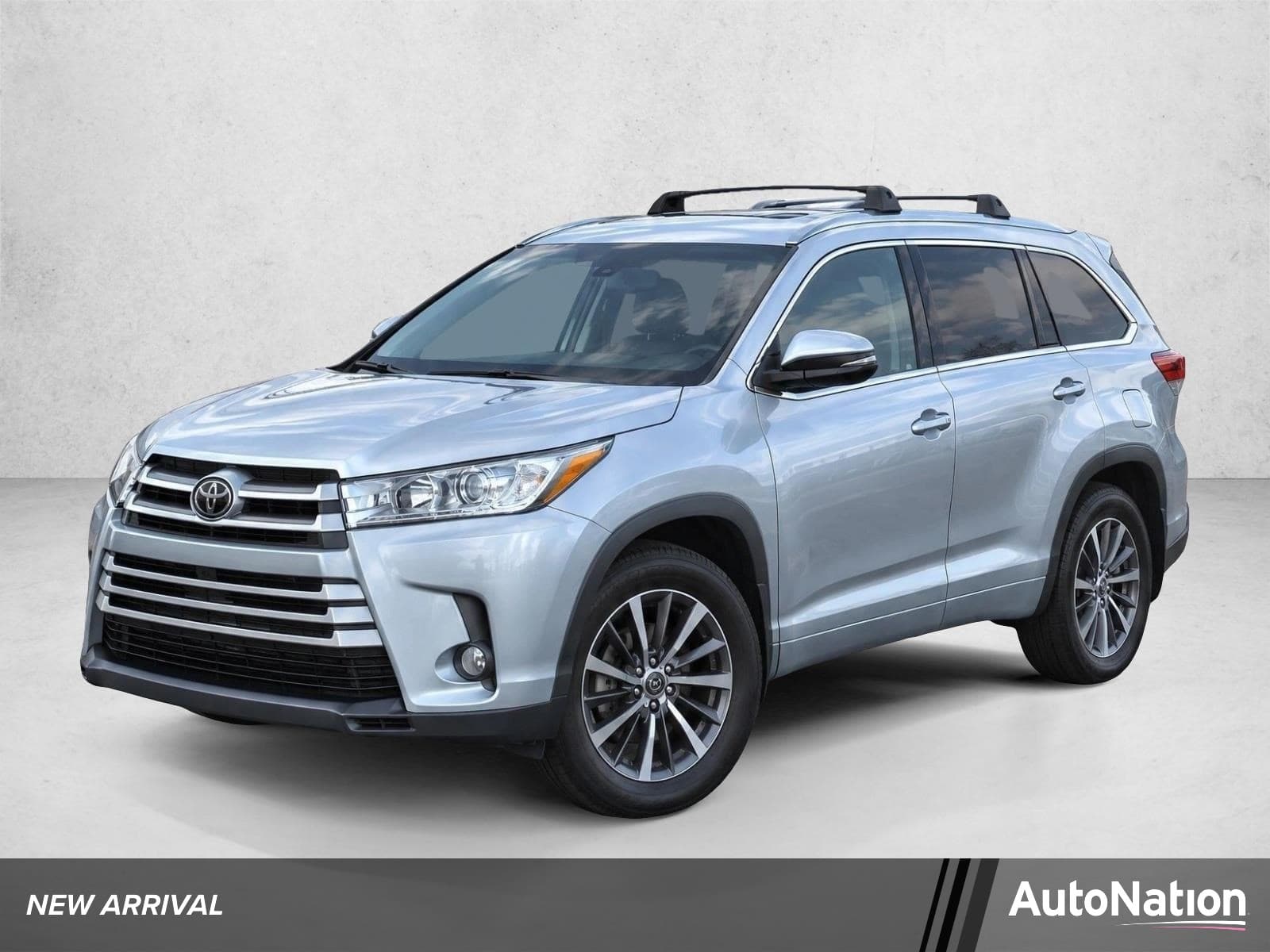 2018 Toyota Highlander Base — photo 1 of 27