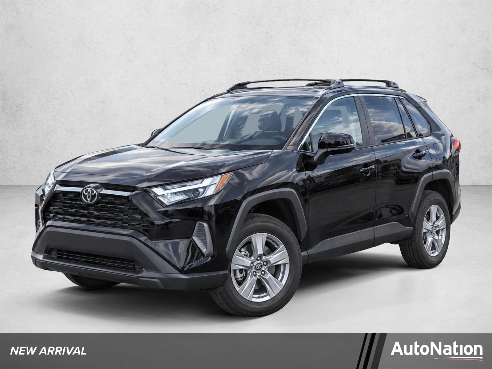 2025 Toyota RAV4 XLE — photo 1 of 15