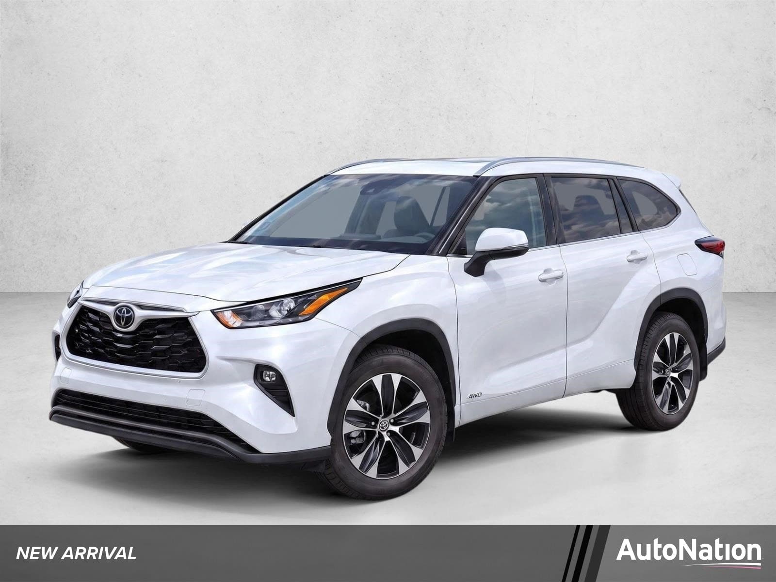 2026 Toyota Highlander Hybrid XLE — photo 1 of 15