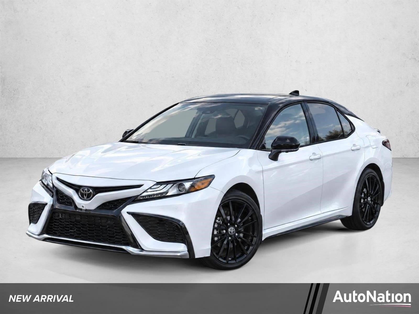 2022 Toyota Camry XSE V6 — photo 1 of 27