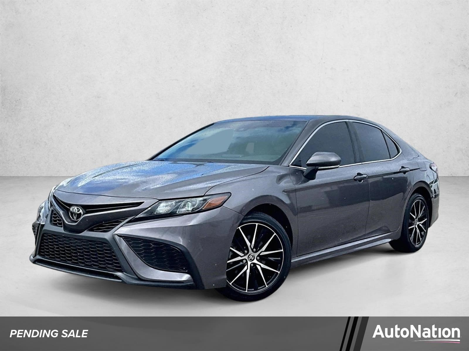 2024 Toyota Camry SE — photo 1 of 30