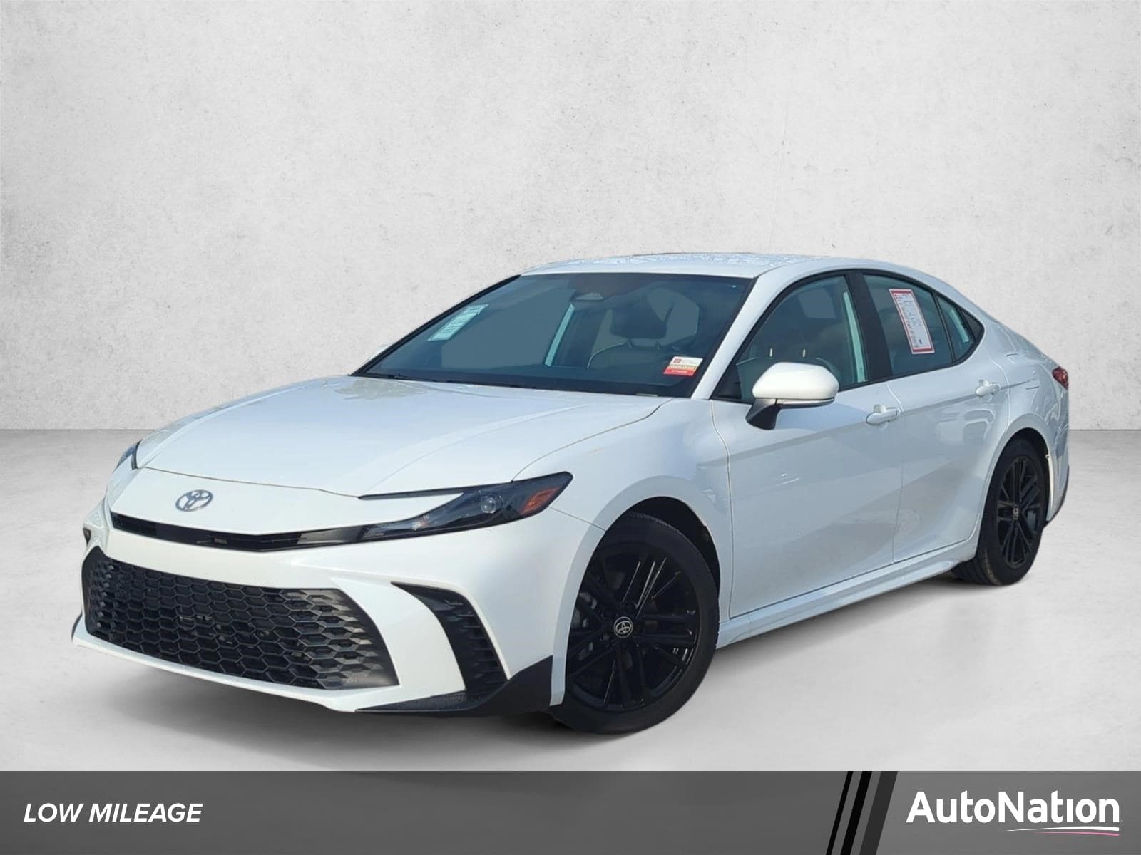 2026 Toyota Camry SE — photo 1 of 61