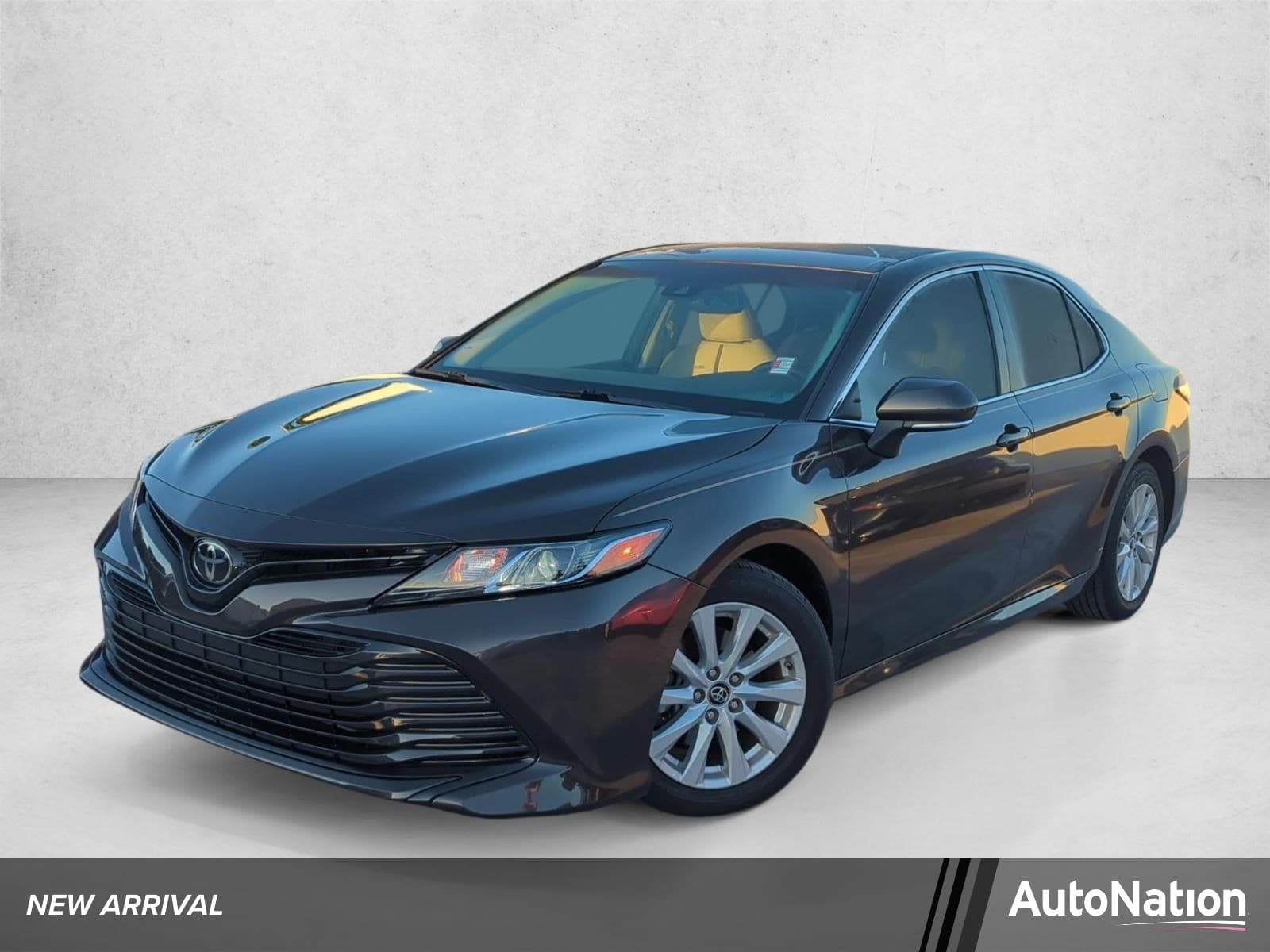 2018 Toyota Camry LE — photo 1 of 25