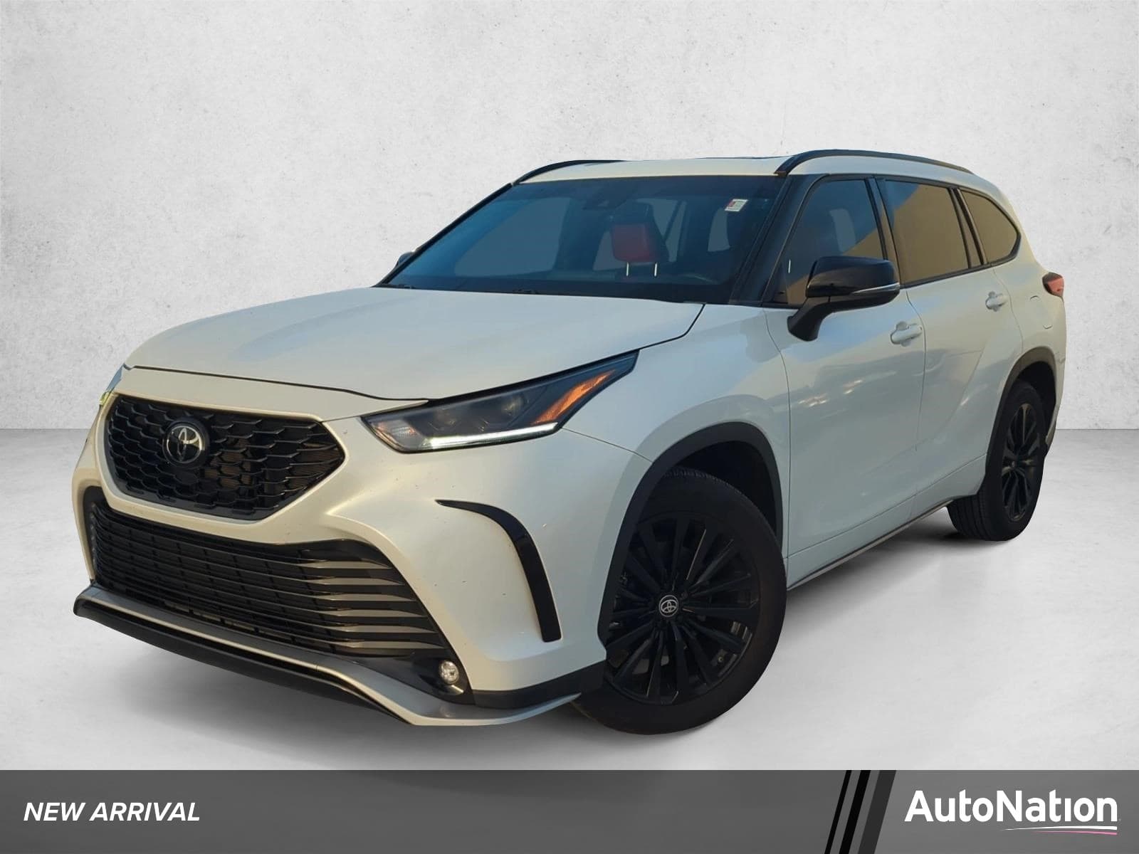 2023 Toyota Highlander XSE — photo 1 of 24