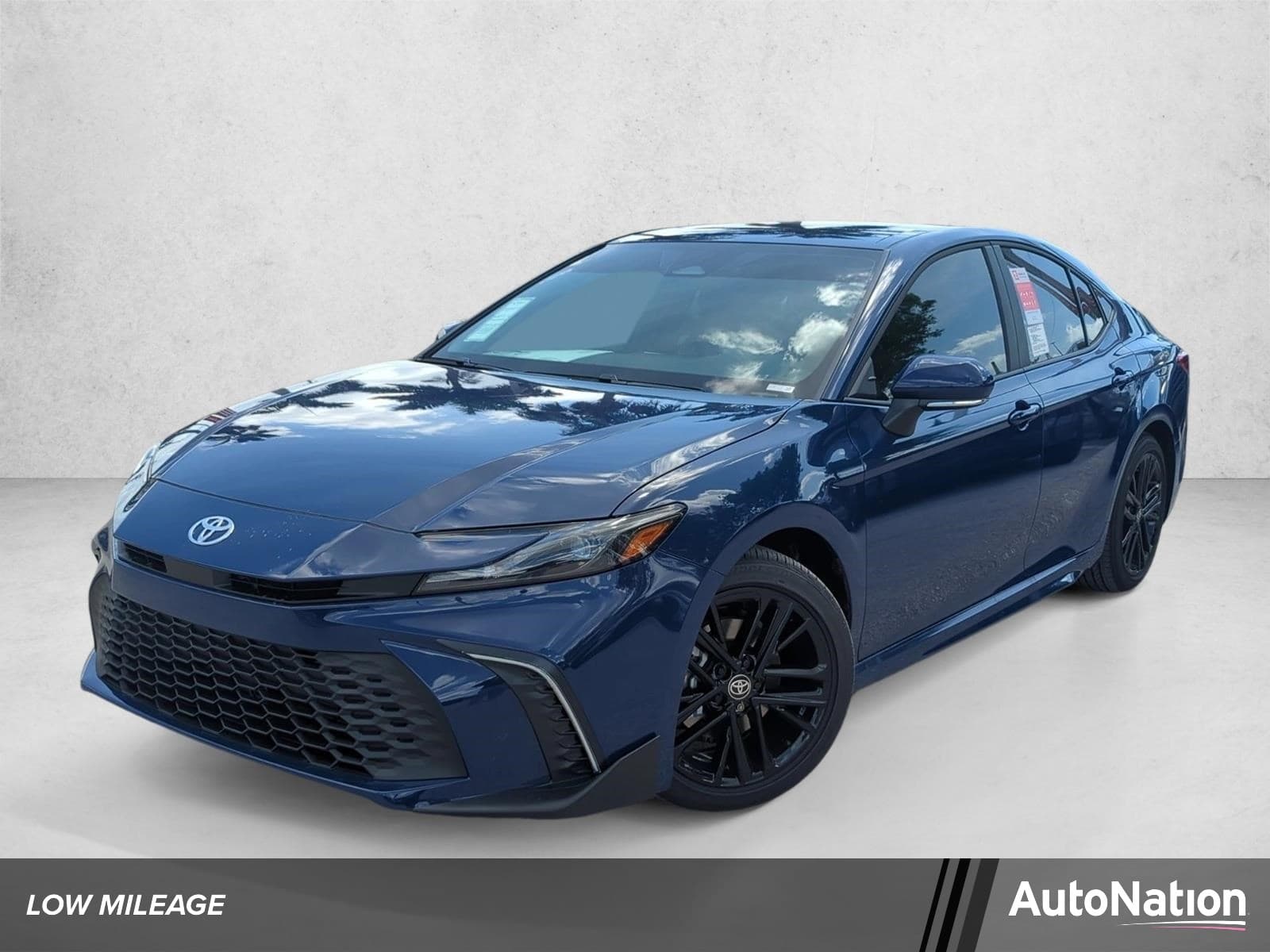 2026 Toyota Camry SE — photo 1 of 27