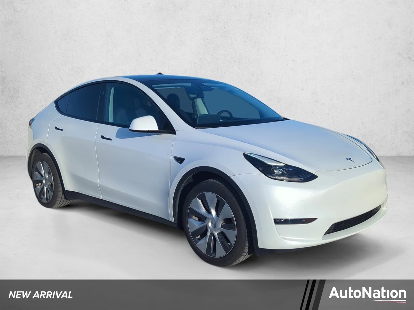 2024 Tesla Model Y Long Range — photo 1 of 24