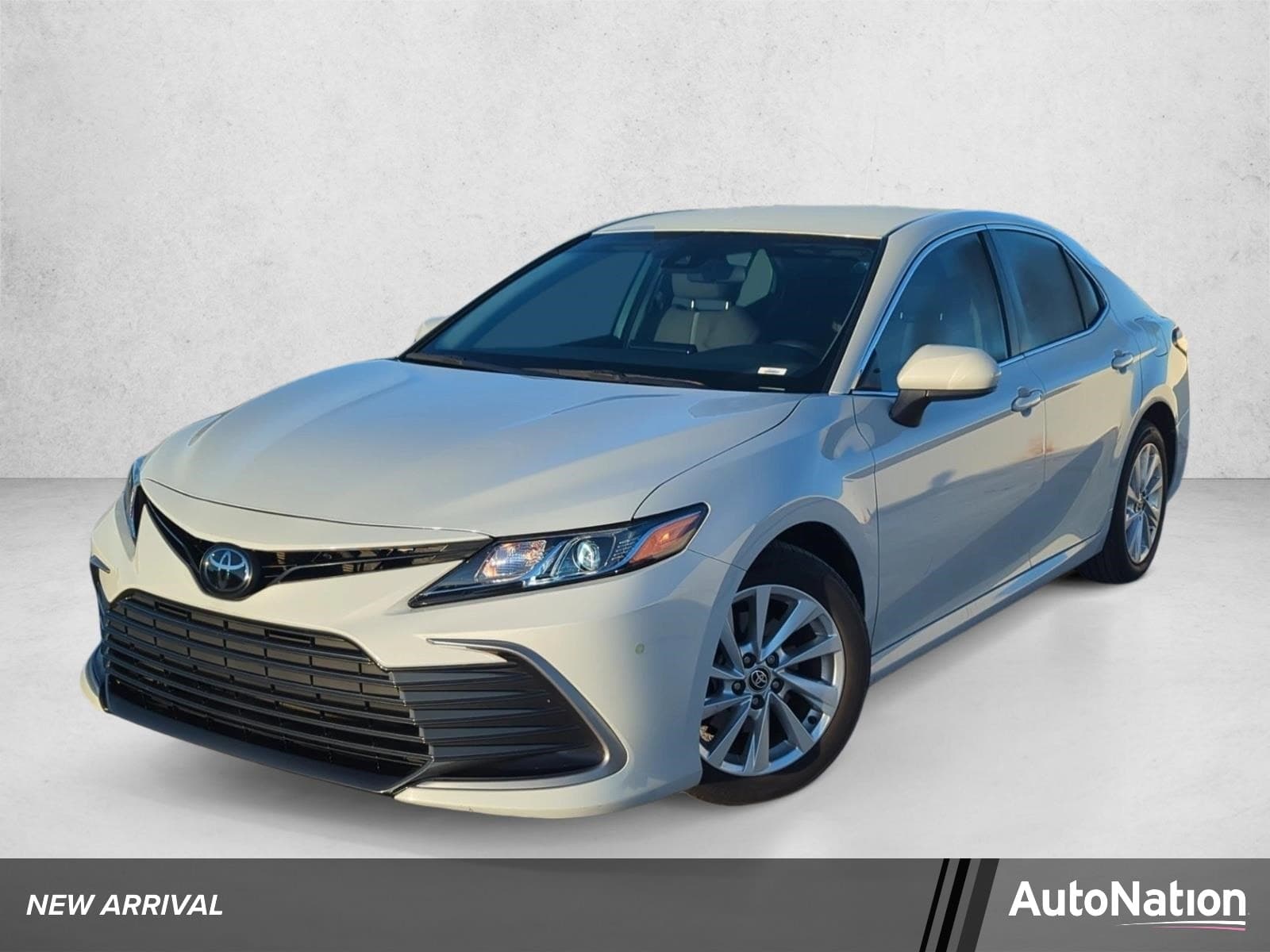 2023 Toyota Camry LE — photo 1 of 22