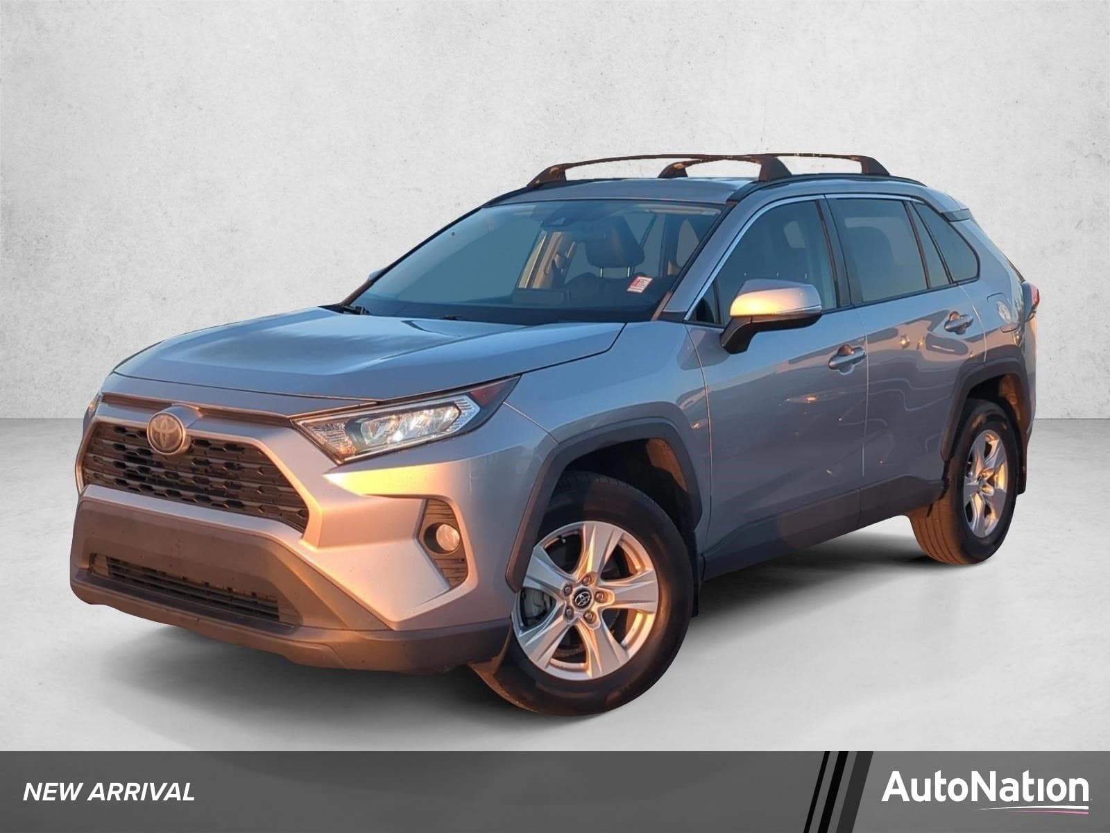 2020 Toyota RAV4 XLE — photo 1 of 26