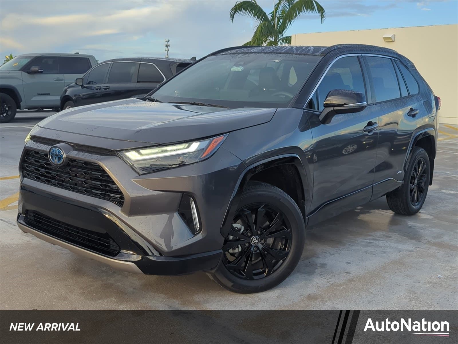 2024 Toyota RAV4 Hybrid XSE — photo 1 of 26