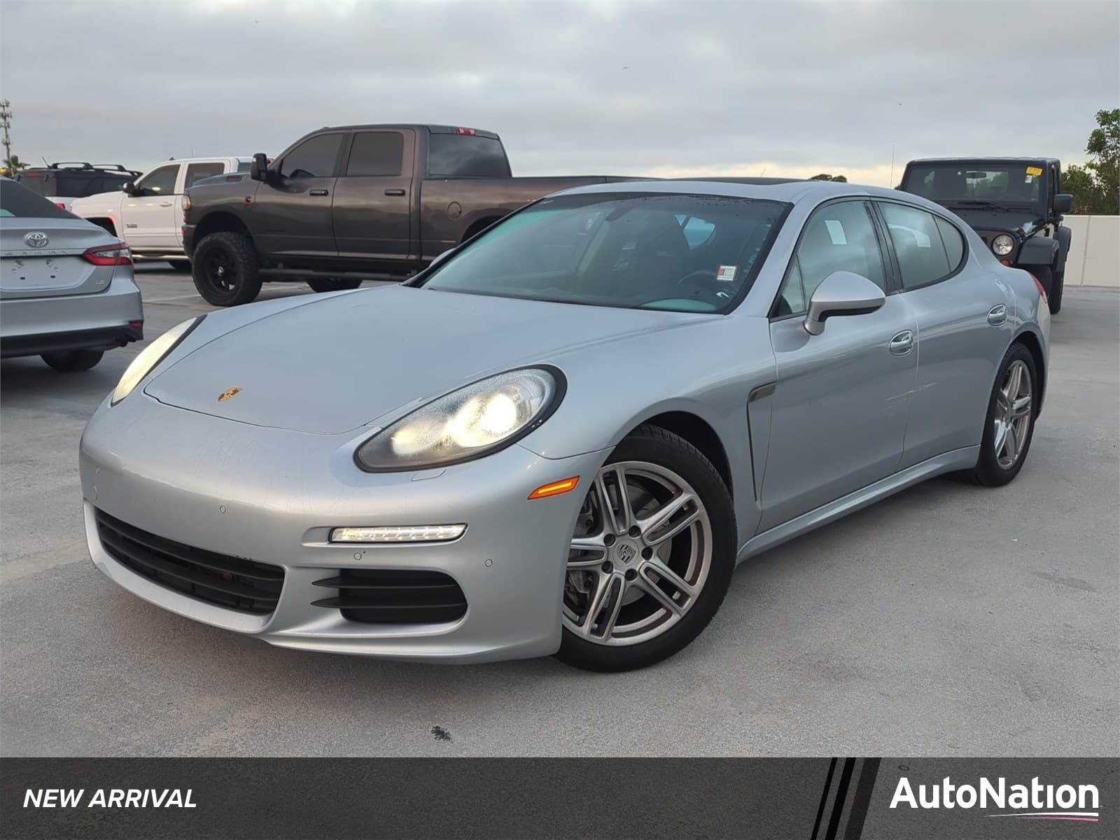 2015 Porsche Panamera Base — photo 1 of 25