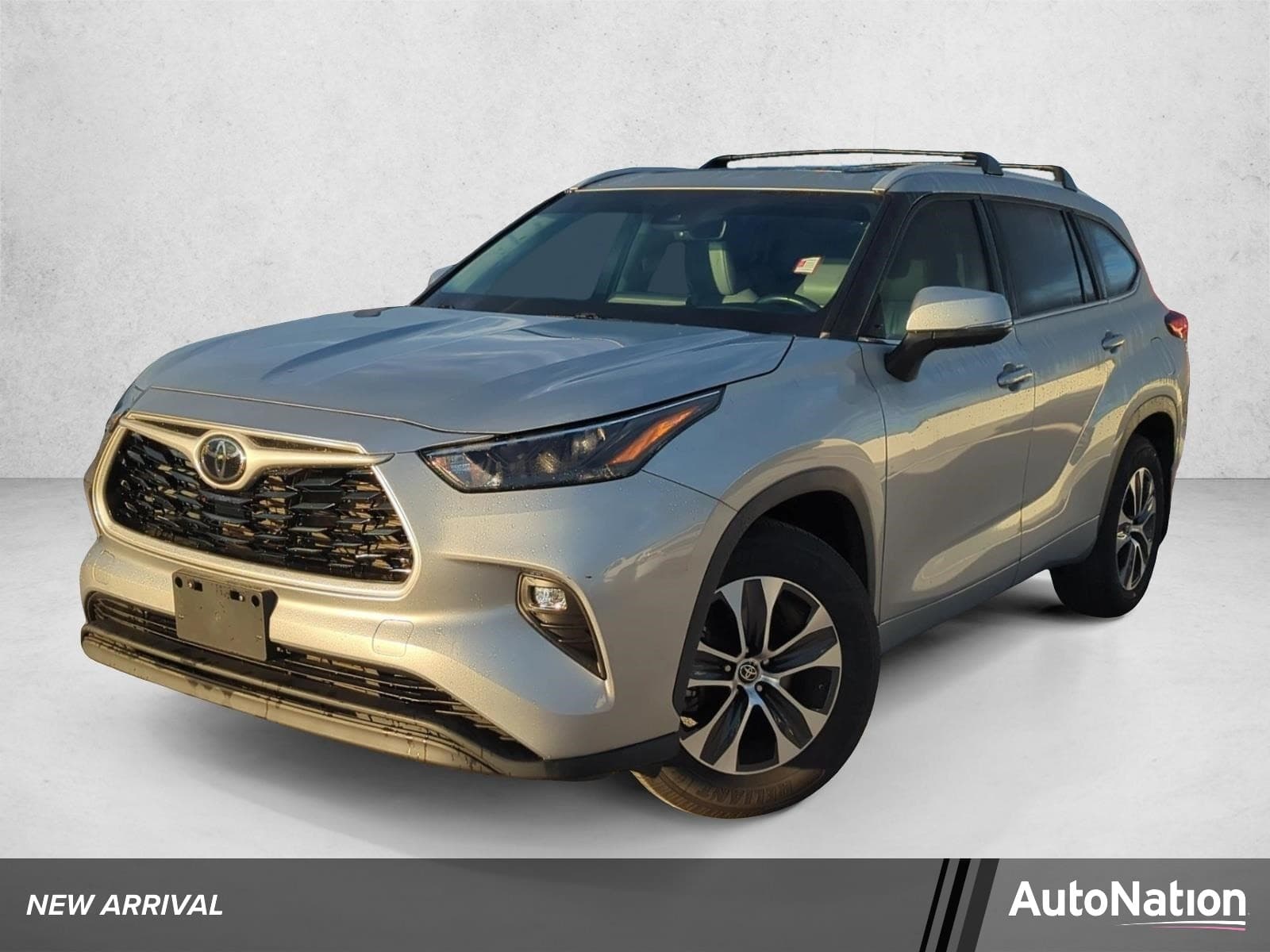 2022 Toyota Highlander XLE — photo 1 of 30