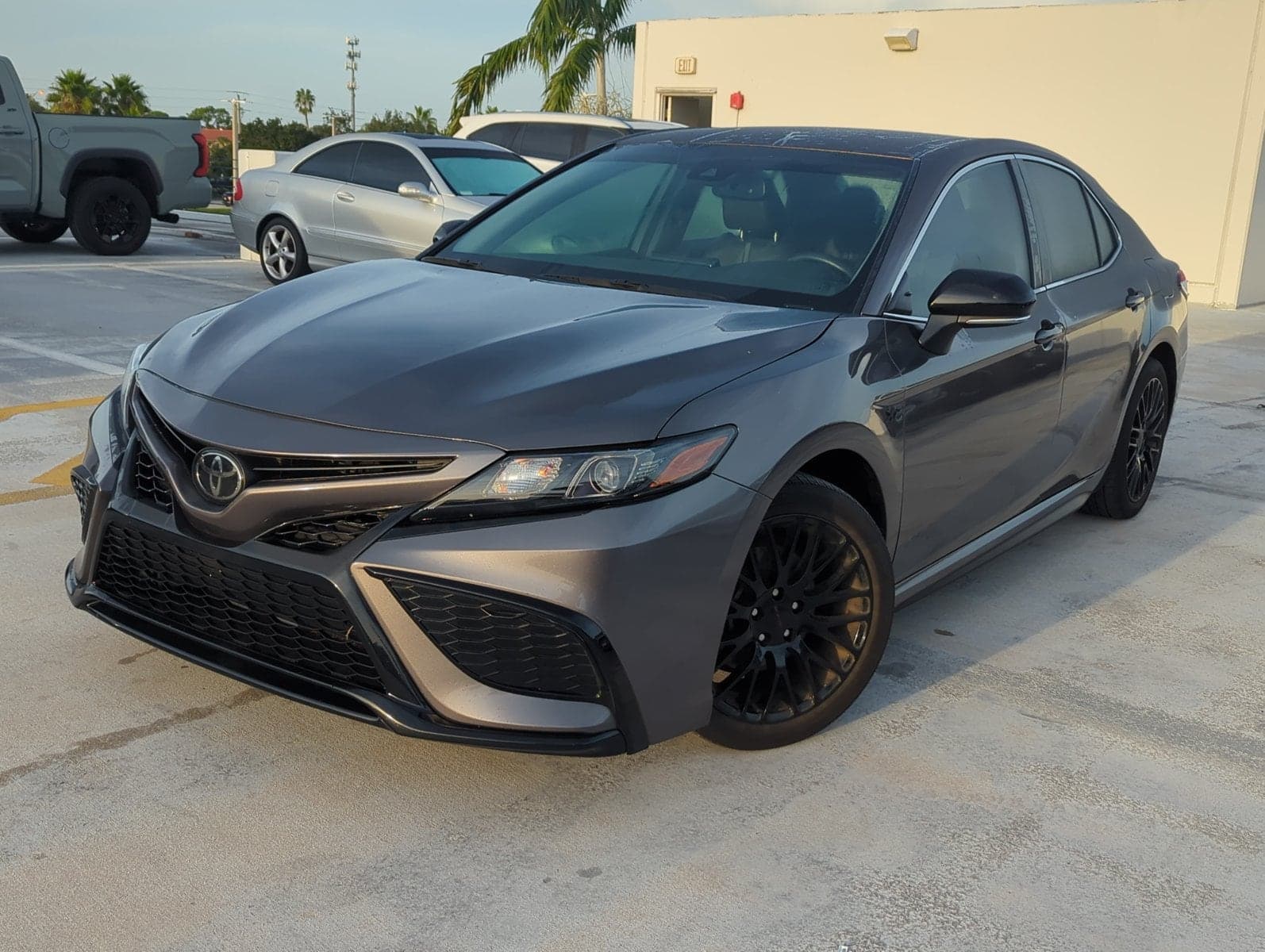 2024 Toyota Camry SE — photo 1 of 25