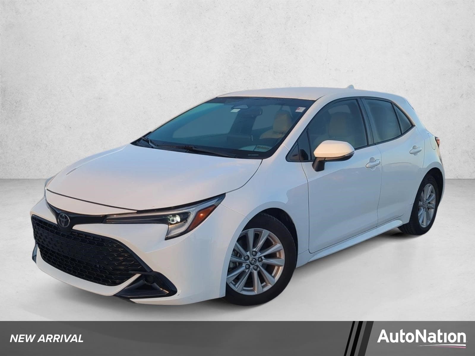 2023 Toyota Corolla Hatchback SE — photo 1 of 29