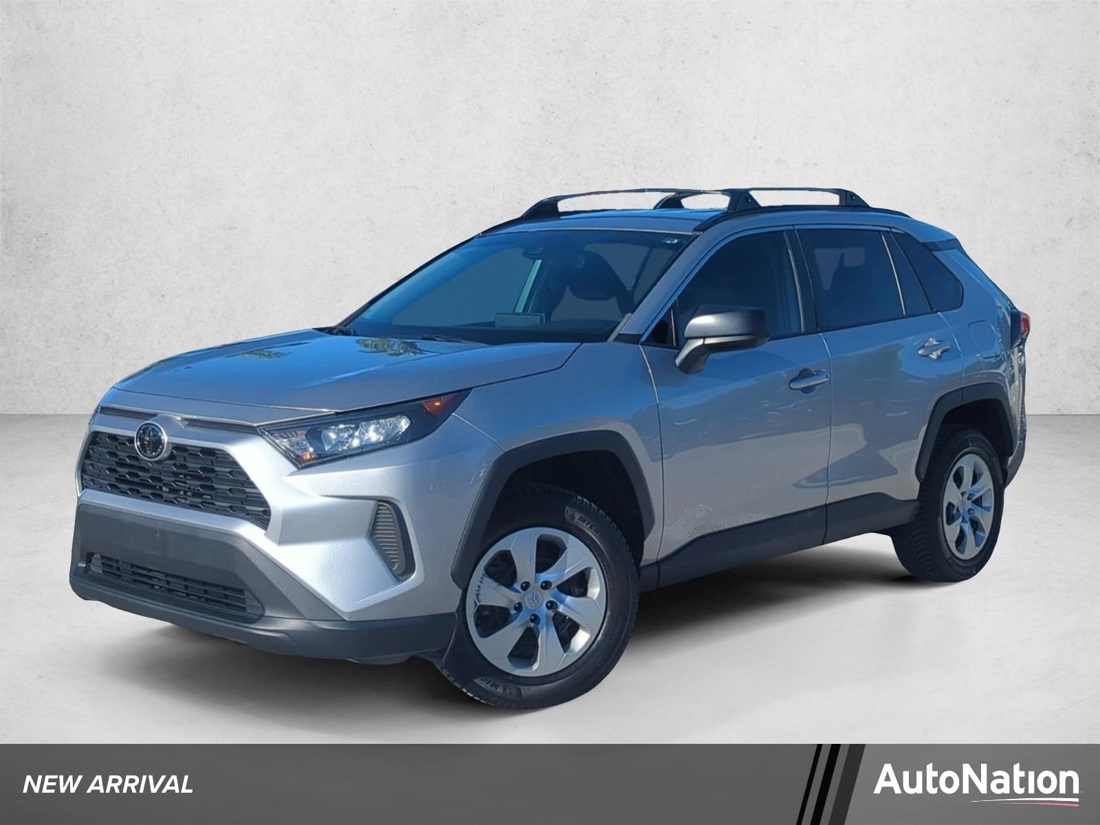 2019 Toyota RAV4 LE — photo 1 of 27