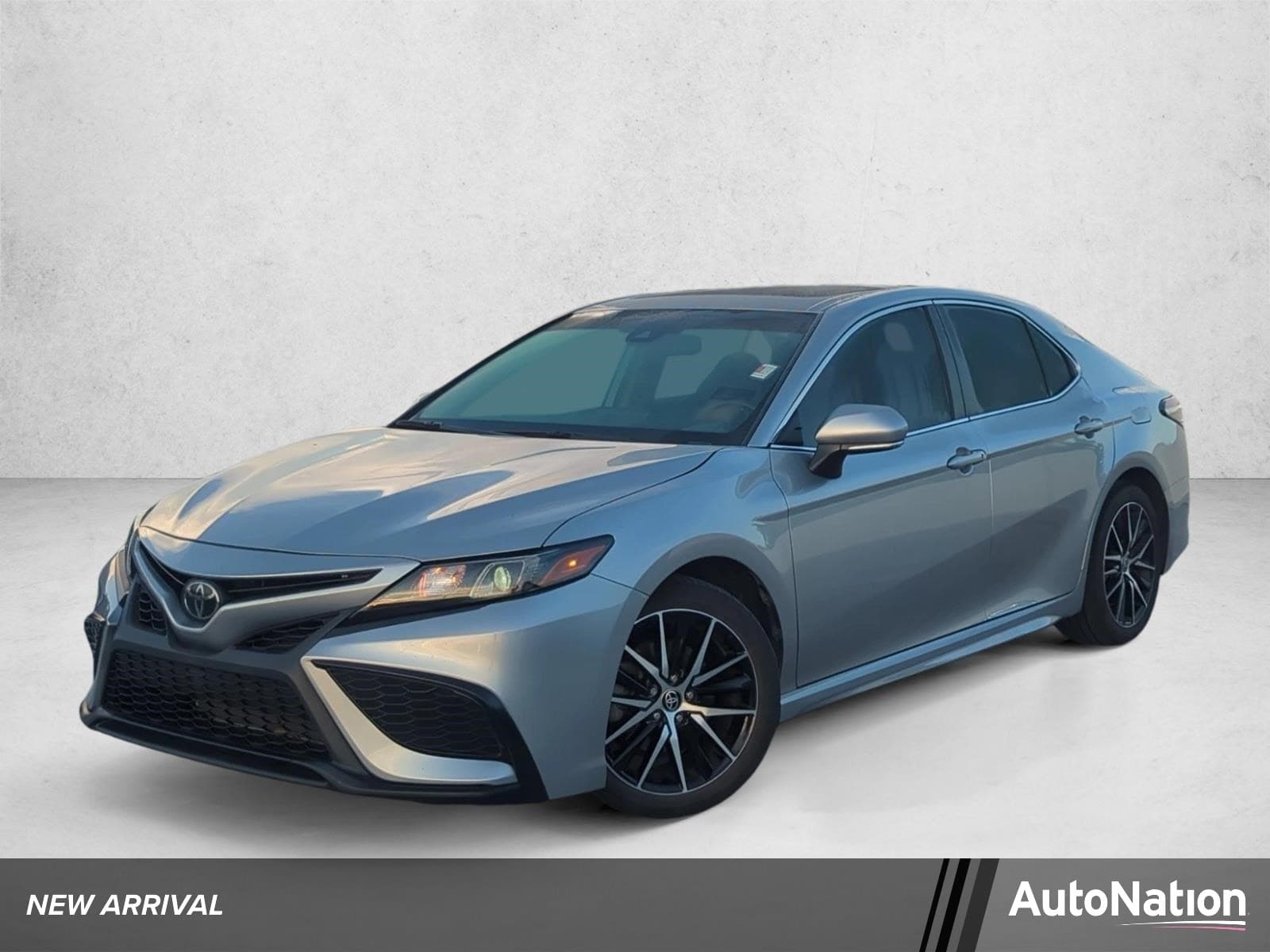 2024 Toyota Camry SE — photo 1 of 24