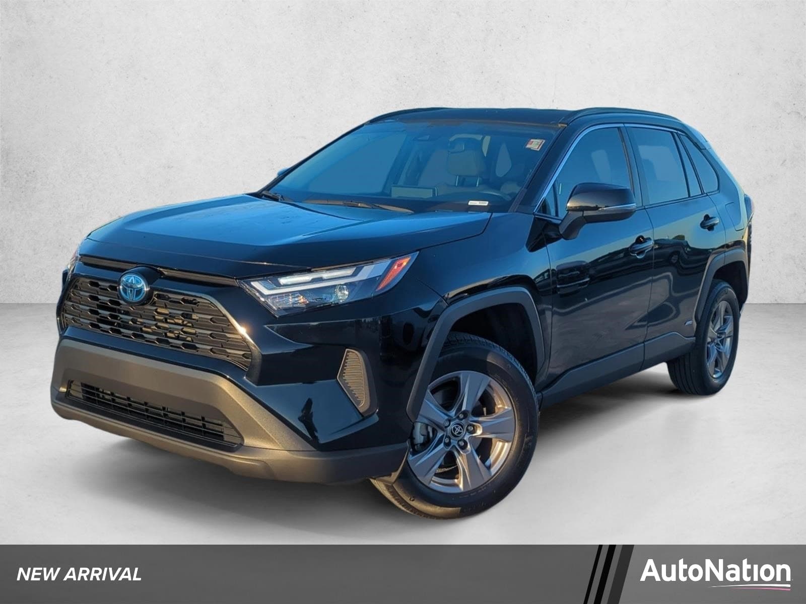 2024 Toyota RAV4 Hybrid LE — photo 1 of 29