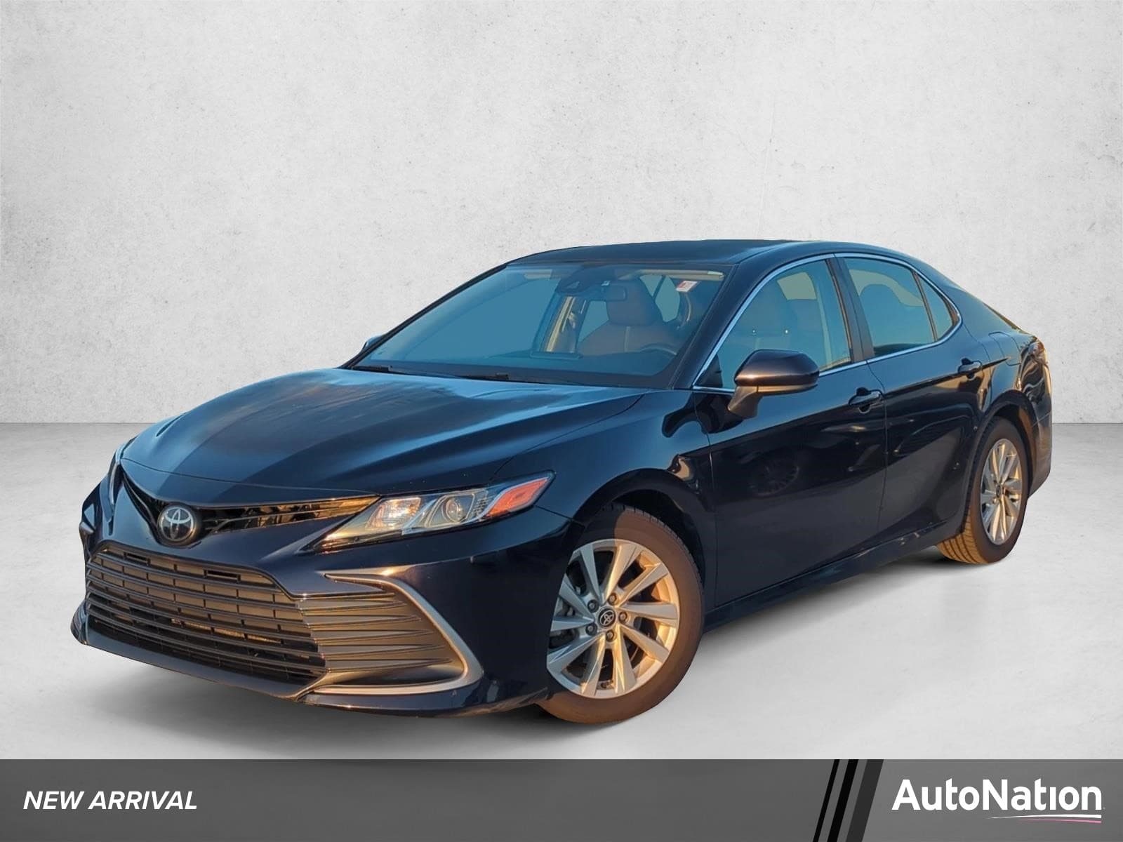 2022 Toyota Camry LE — photo 1 of 26