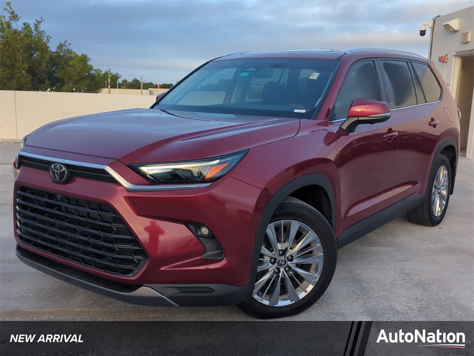 2024 Toyota Grand Highlander Platinum — photo 1 of 25